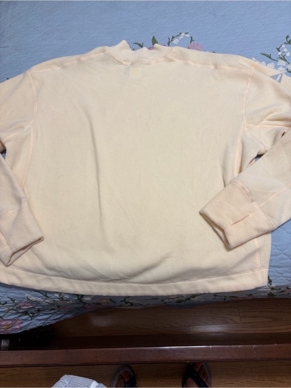 HOKA One One Womens Yellow Fleece Crew Pullover PreOwned Sweatshirt Size Medium